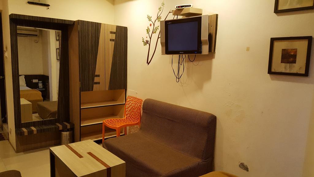 Hotel Relish Vadodara Exterior foto