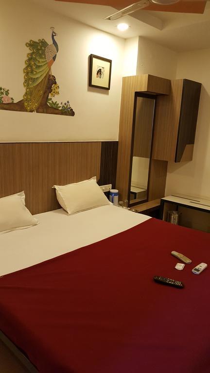 Hotel Relish Vadodara Exterior foto