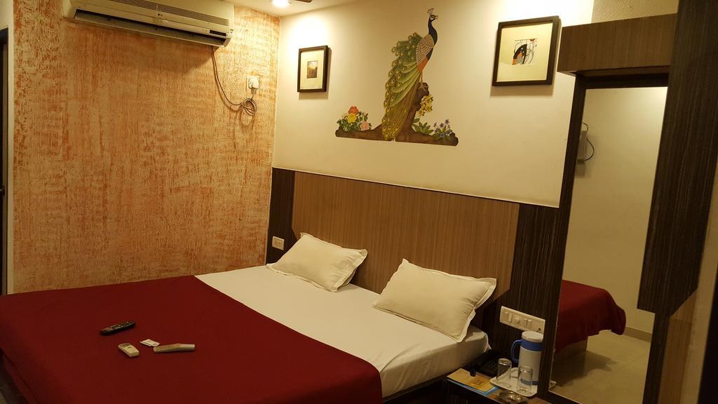 Hotel Relish Vadodara Exterior foto
